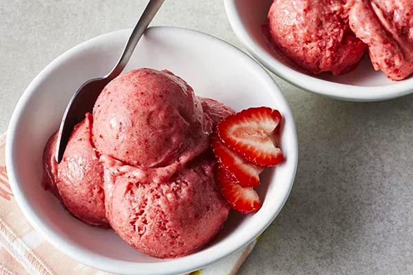 How-to-make-banana-and-strawberry-diet-ice-cream