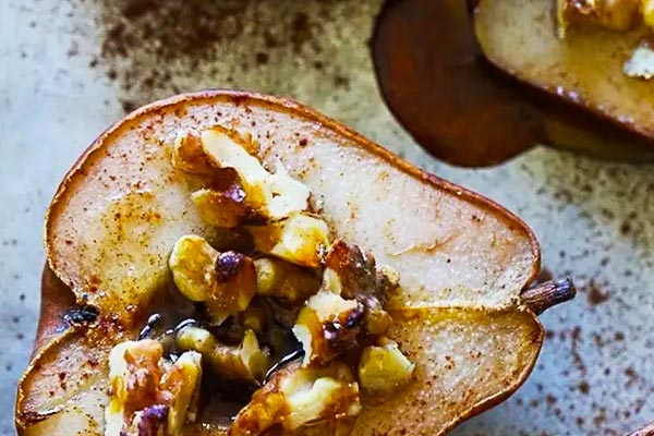 Pear-dessert-with-walnuts-and-honey