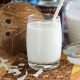 طرز تهیه شیر نارگیل خانگی و نحوه مصرف آن
